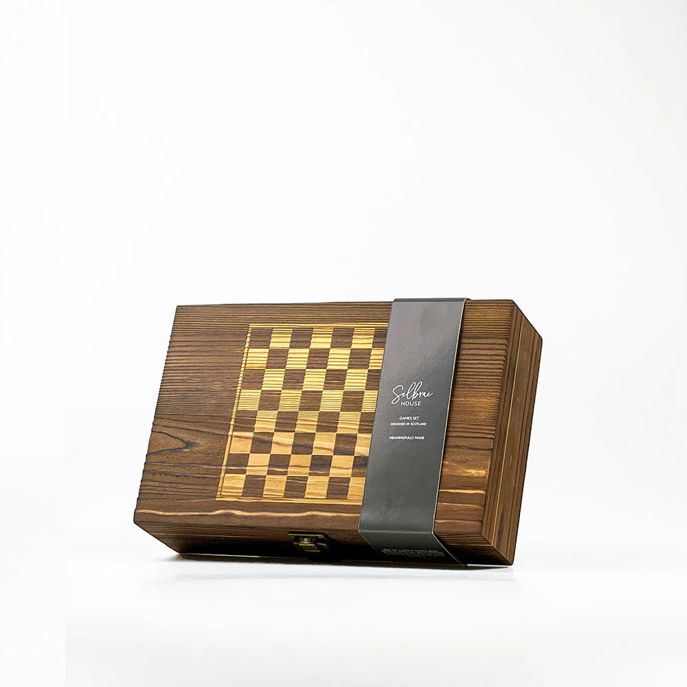 Selbrae Stag Game set with chess game, stag leather flask, playing cards set , dices and small stainless steel shot glasses. All packed in a beautiful wooden box.