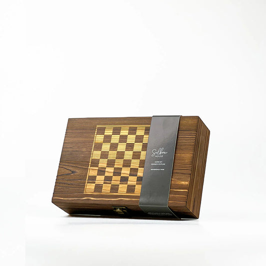 Selbrae Stag Game set with chess game, stag leather flask, playing cards set , dices and small stainless steel shot glasses. All packed in a beautiful wooden box.